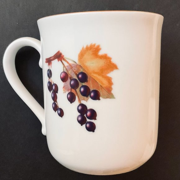 ROYAL WORCESTER "Evesham" Set of 2 Coffee Mugs EUC - Picture 9 of 9